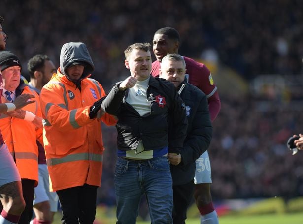 Paul Mitchell luego de agredir a Jack Grealish