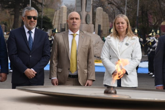 El gobernador Alfredo Cornejo junto al presidente Provisional del Senado de la Nación, Bartolomé Abdala y la vicegobernadora Hebe Casado. Foto: Prensa Gobierno de Mendoza.