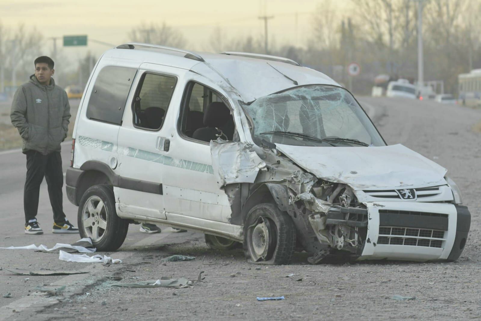 Choque entre dos vehículos en el Acceso Este (Orlando Pelichotti / Los Andes)