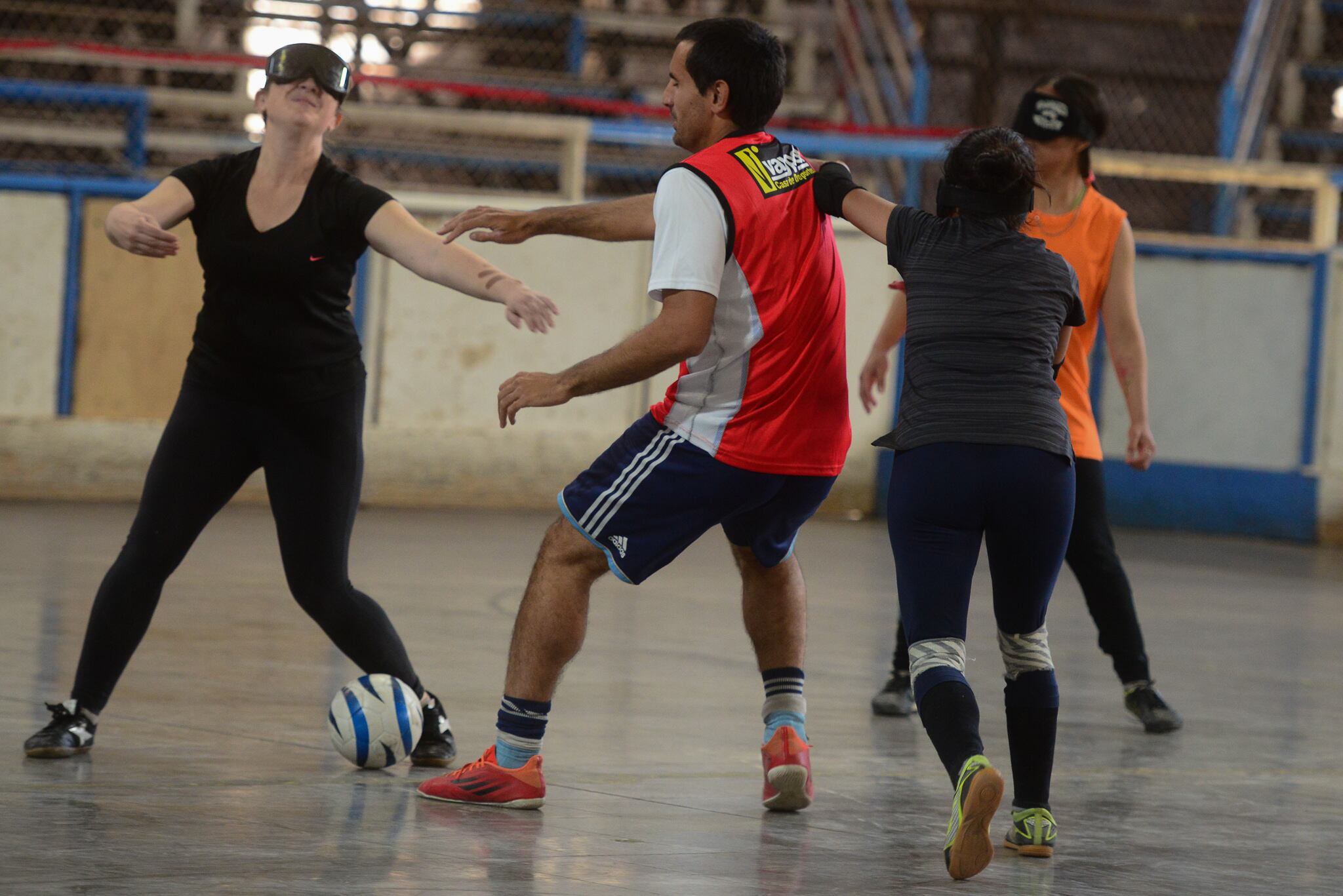 Federico Accardi es el Dt y jugador del seleccionado argentino Los MurcielagosEquipo Femenino de Futbol para Ciegas de YPF Petroleras participa en el Torneo Nacional 
FotoC Claudio Gutiérrez Los Andes