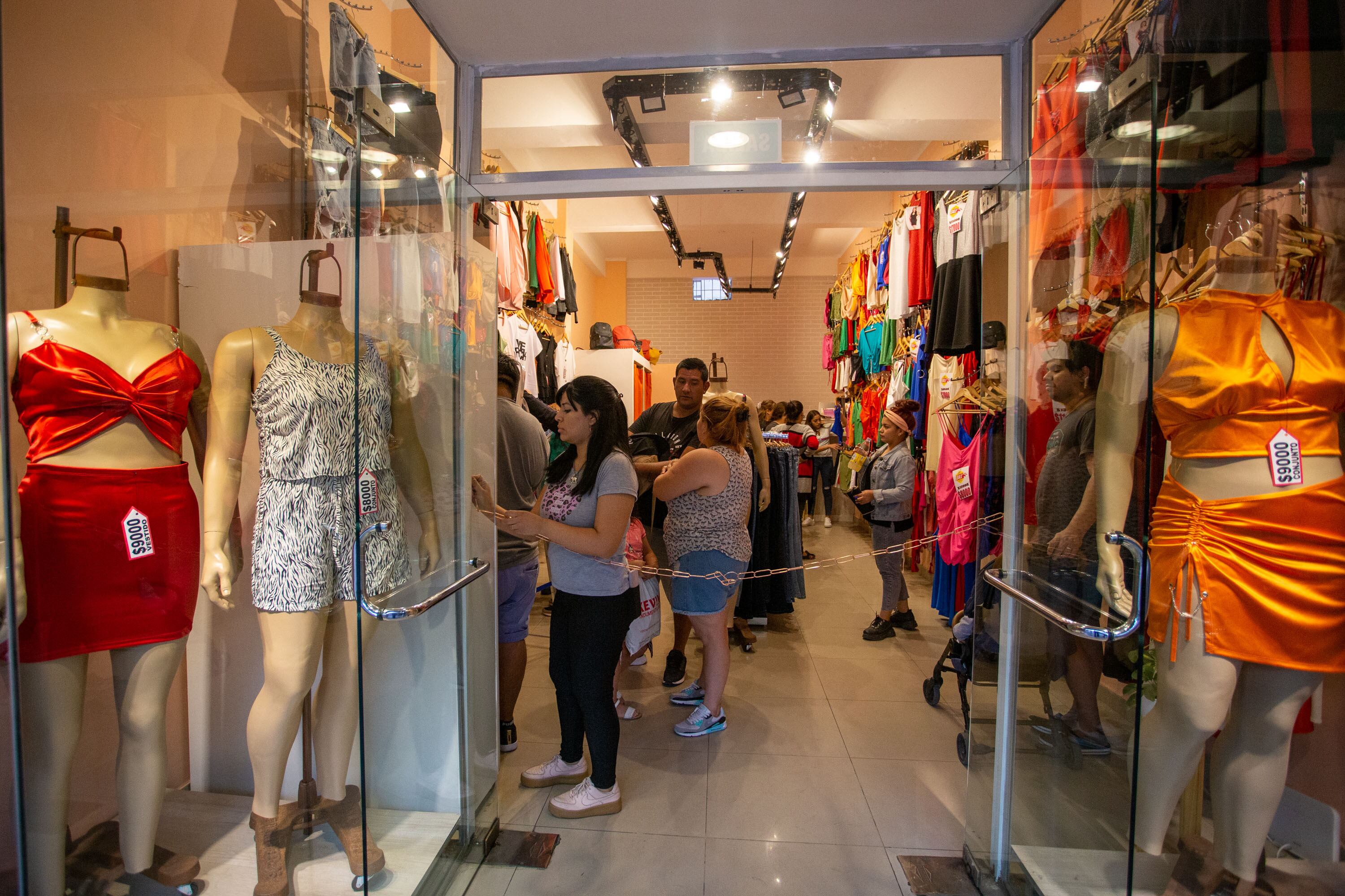 Los mendocinos eligieron a los comercios del centro para las compras navideñas. Foto: Prensa Ciudad de Mendoza