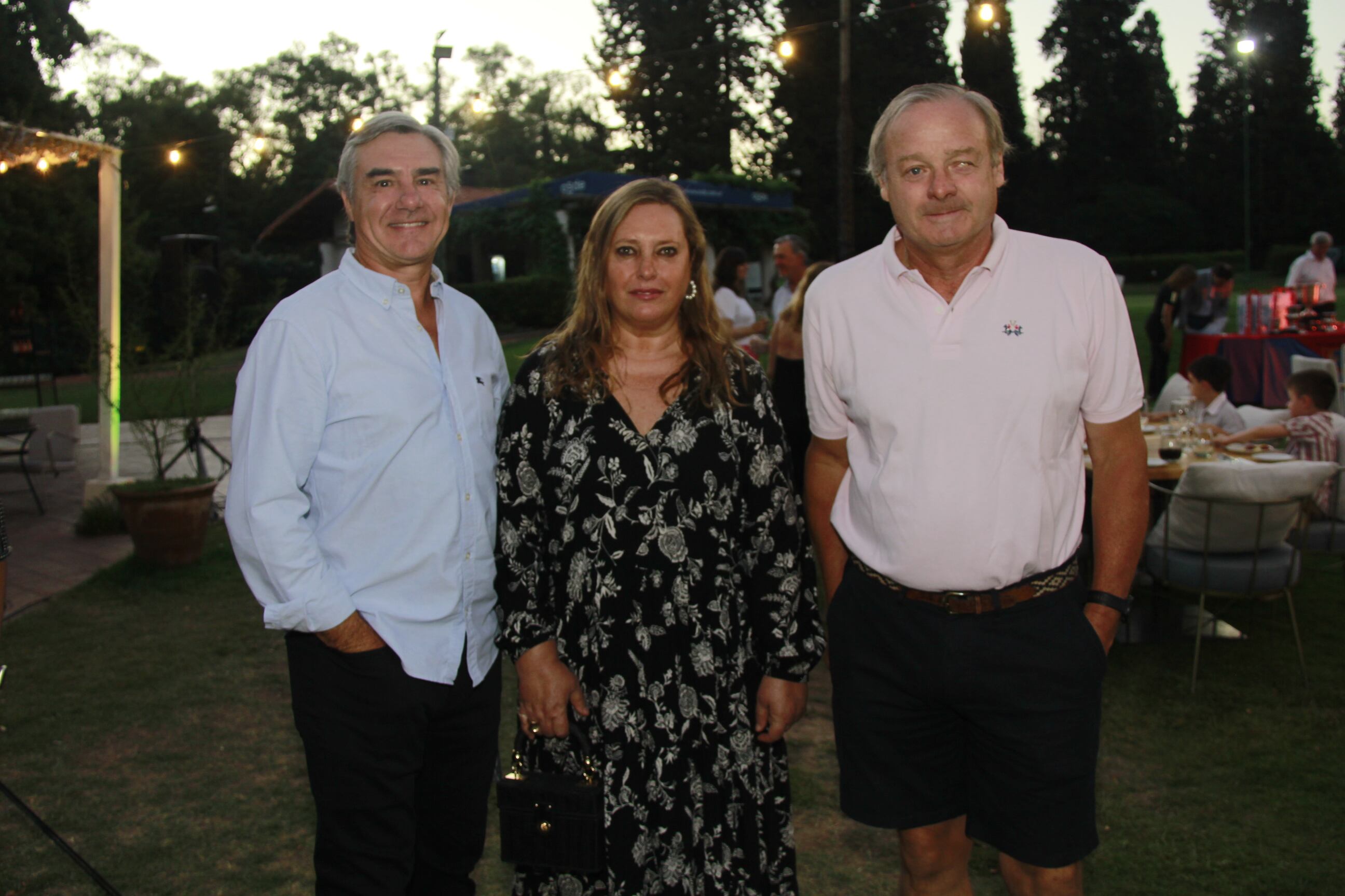 Eduardo y Carolina López junto a Diego Arenas