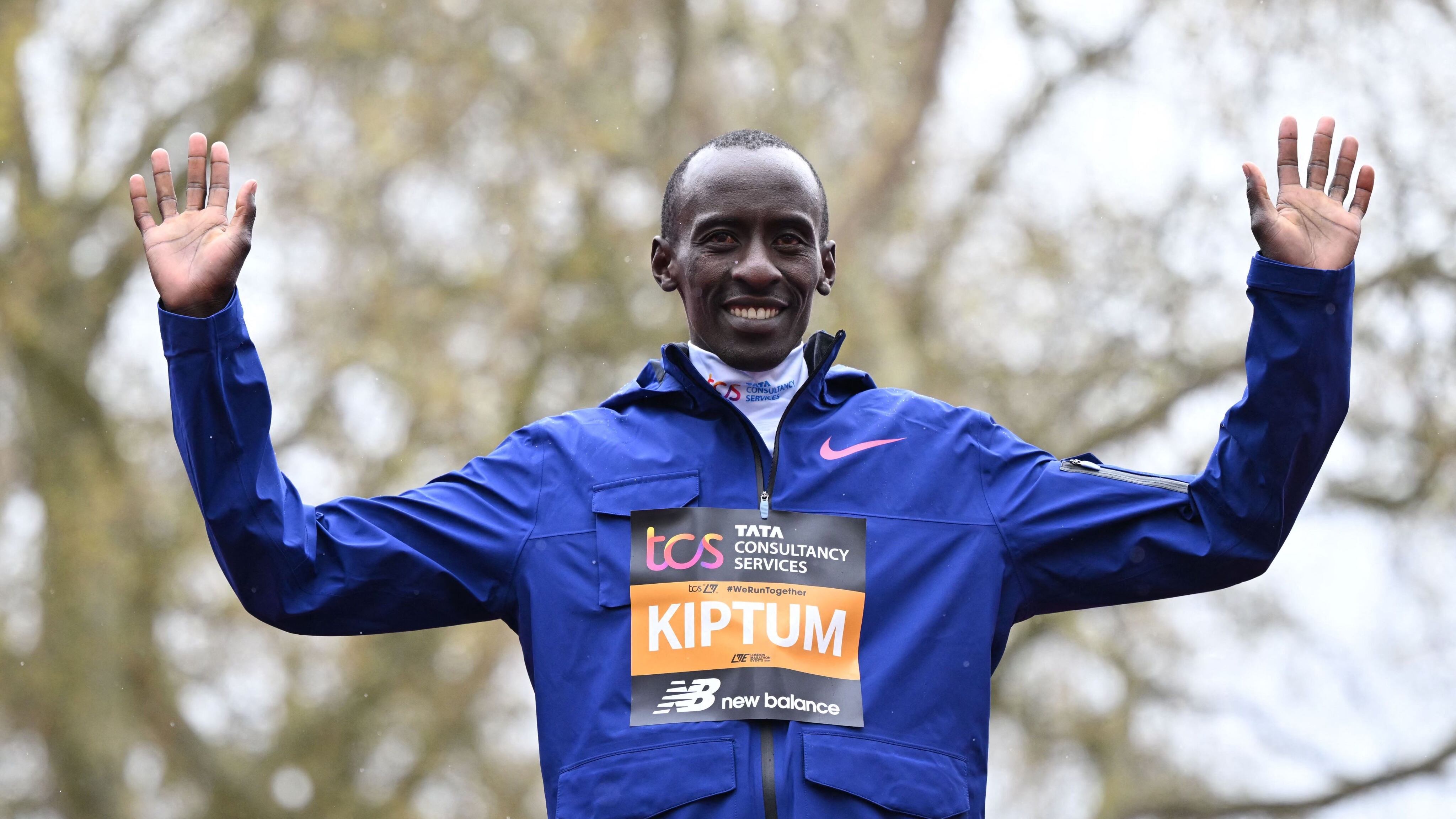 El maratonista Kelvin Kiptum murió en un accidente de tránsito. Foto: X / @AthleticsWeekly