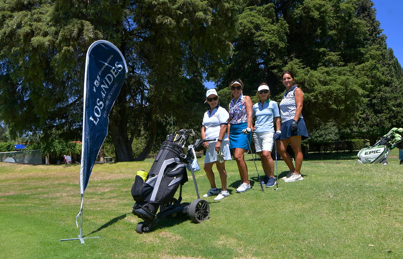 Cuarta Edición del Torneo de Golf  Copa Amistad Diario Los Andes, que se disputa en el Golf Club Andino, en el Parque General San martín de Mendoza
En la foto Pilar Pultain , Perla Aguero ; Liliana Córdoba y Beatriz Giuffrida
Foto: Orlando Pelichotti