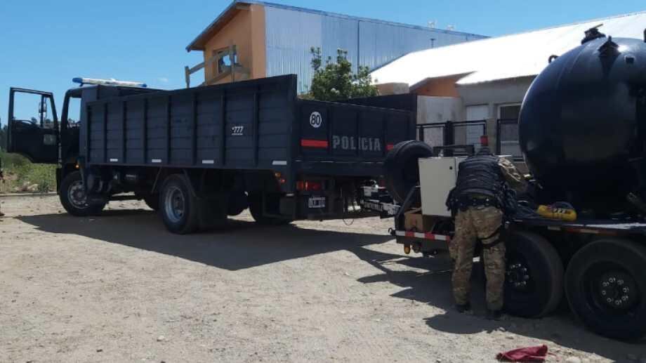 Militares retiraron el proyectil en un camión con tolva para evitar un desastre. - Gentileza