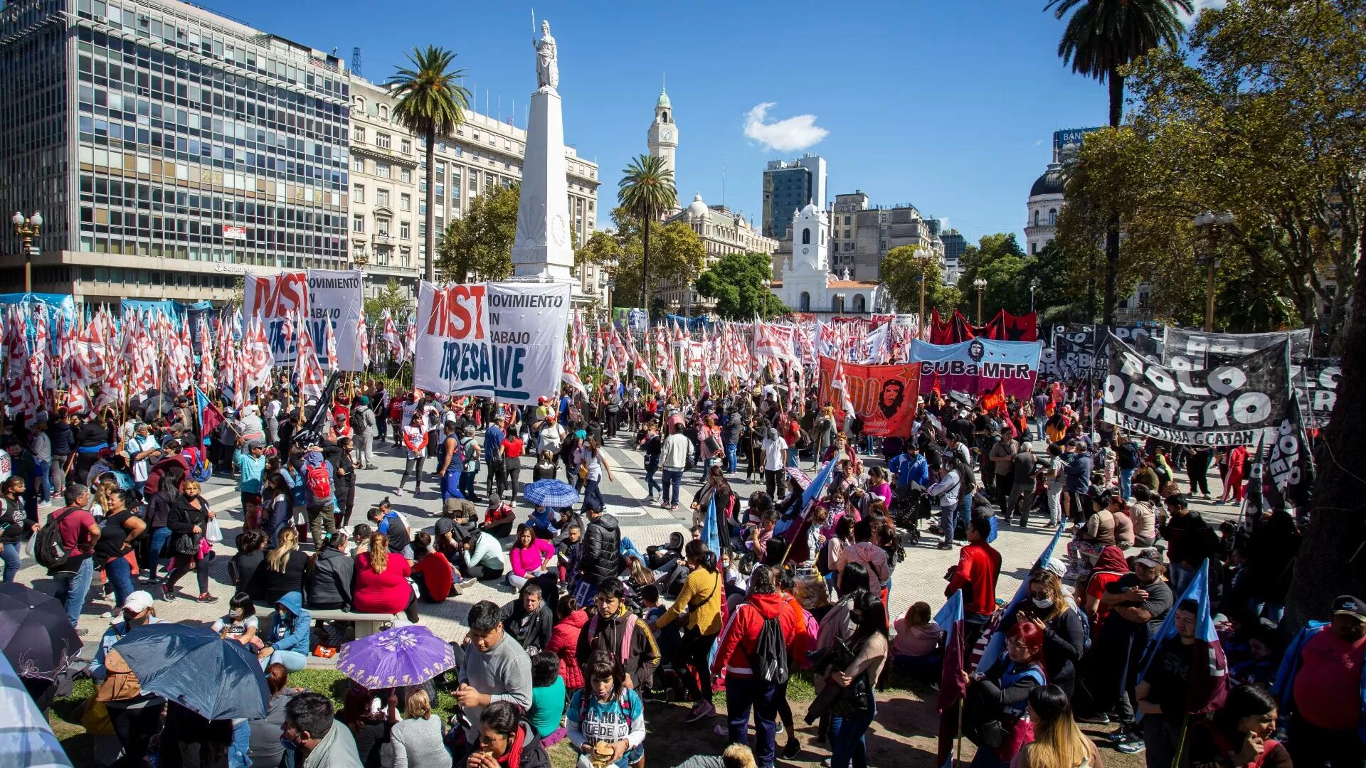 Uno de los puntos del piquete es en Plaza Constitución y en Plaza Miserere, de la Ciudad de Buenos Aires.