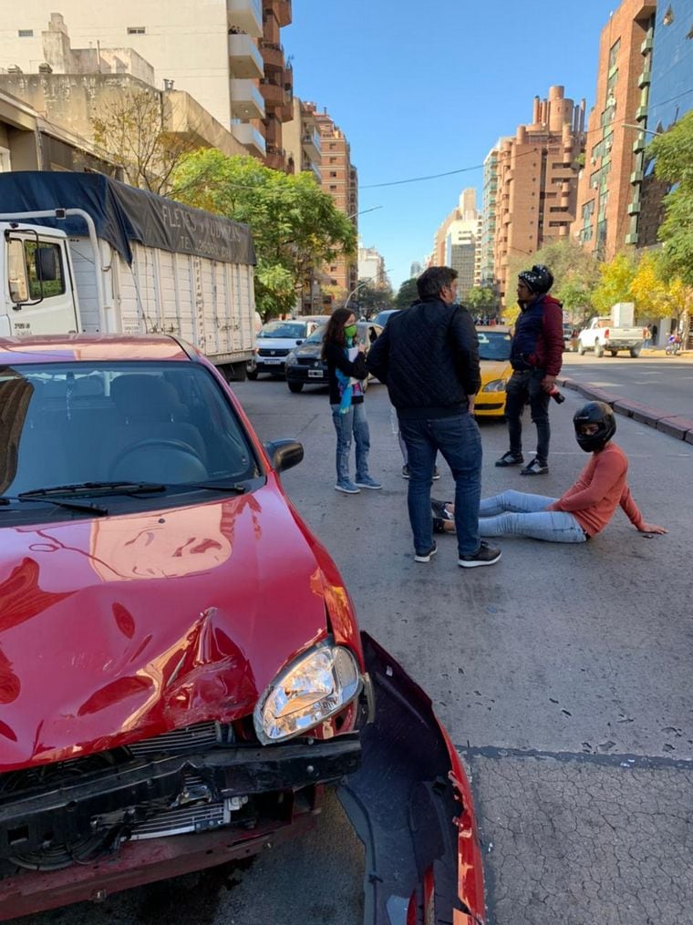 Un motochorro atacó a una mujer y los testigos lo detuvieron. Gentileza Cadena 3.