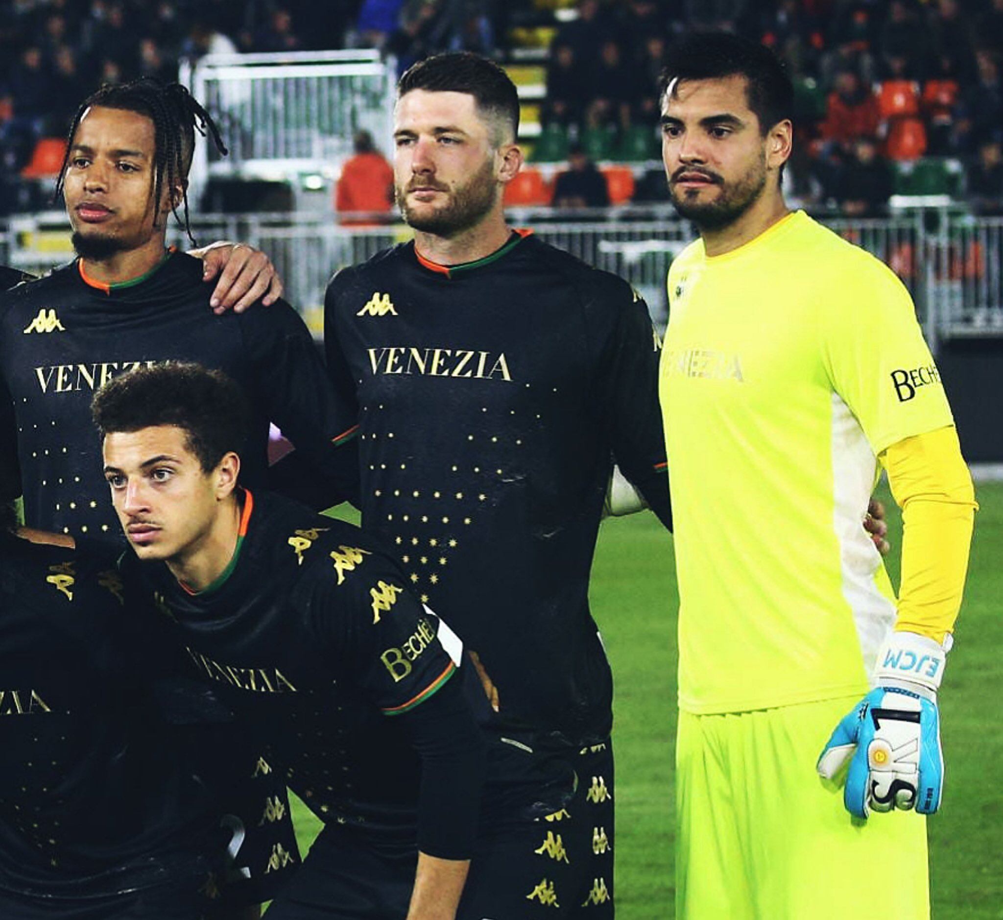 Sergio Romero contribuyó al triunfo del Venezia ante la Fiorentina.