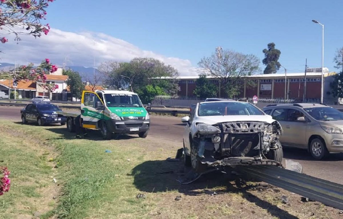 Conductor ebrio que chocó en el rulo del Acceso Sur (Prensa Ministerio de Seguridad y Justicia)