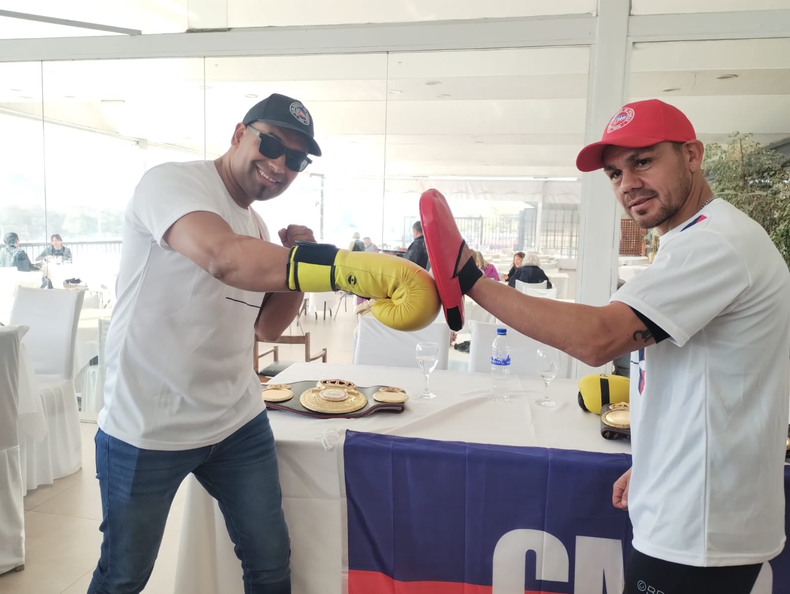 Mendoza de Regatas, por primera vez en 114 años de existencia tendrá una escuela de boxeo y estará a cargo de Juan Carlos Reveco y Jonathan Barros, dos números puestos locales.