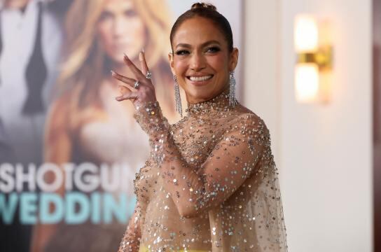 Jennifer Lopez tuvo un inconveniente técnico y su rostro quedó al descubierto