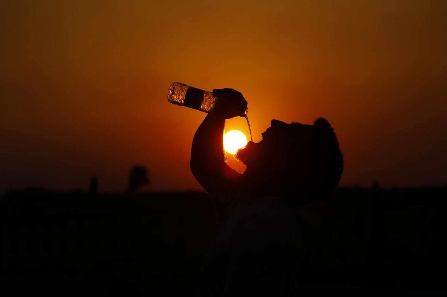 En el hemisferio norte viven momentos agobiantes debido al calor extremo que se sufre en América del Norte, Asia y Europa. EFE.