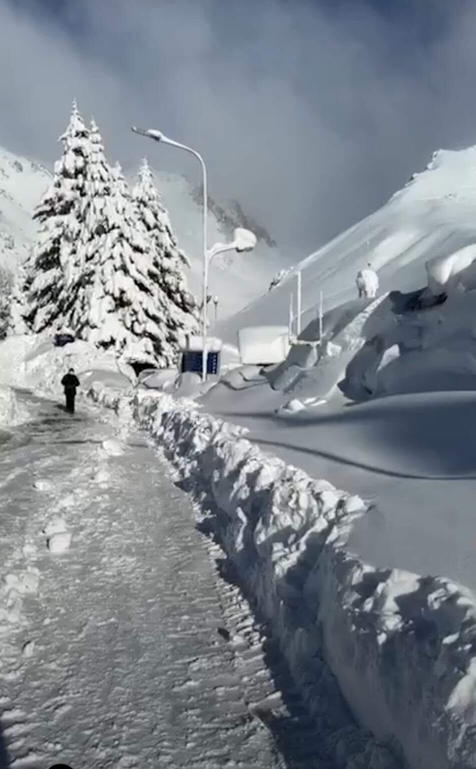 En 8 horas cayó un metro de nieve en Las Leñas y cubrió a todos los autos: dónde se puede esquiar. Foto: Municipalidad de Malargüe