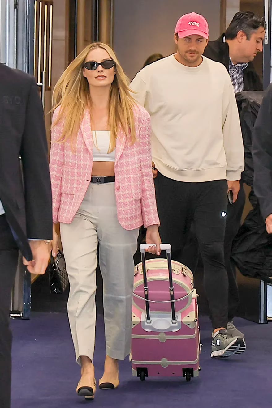 Margot Robbie con looks de Barbie.