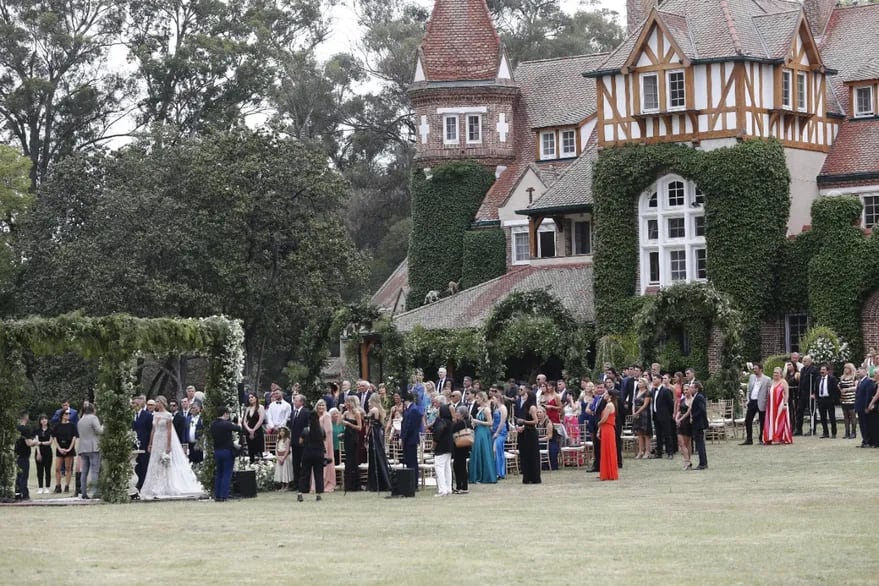 Invitados presenciando la boda. Foto: Ignacio Sánchez - LA NACIÓN