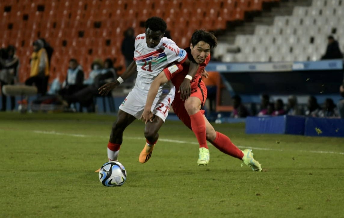 Los dos a octavos de final: Gambia y Corea empataron sin goles y enfrentarán a Uruguay y Ecuador, respectivamente. / Orlando Pelichotti (Los Andes).