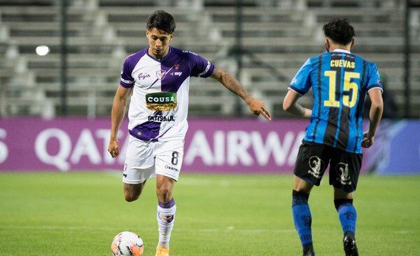 Roberto Fernández tiene un acuerdo de palabra con Godoy Cruz y llega proveniente de Fénix de Uruguay.