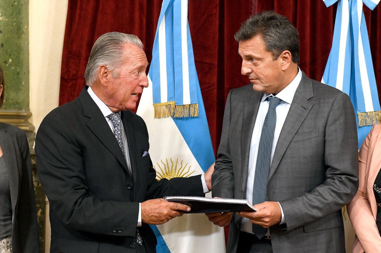 Daniel Funes de Rioja, titular de la UIA, junto a Sergio Massa, presidente de la cámara de Diputados. 