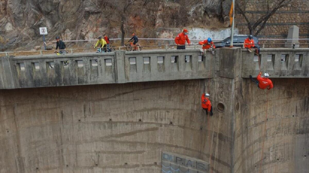 Operativo en el dique San Roque - 