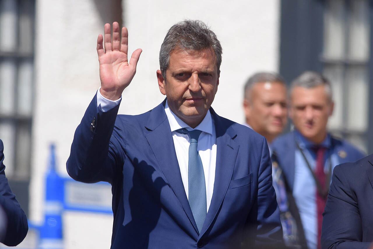 El presidente de la Nación Alberto Fernández junto al ministro de economía y el gobernador Rodolfo Suárez estuvieron presentes en la segunda llegada del tren de pasajeros a Palmira
Foto: Claudio Gutiérrez Los Andes