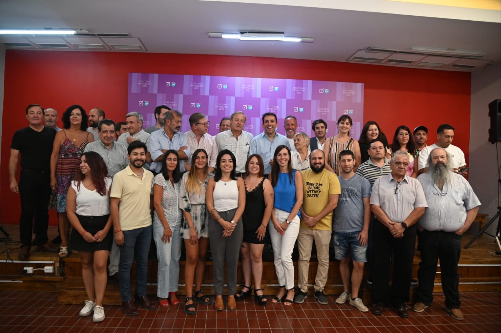 La foto familiar de la conformación del frente para elecciones municipales, pero que también será provincial.