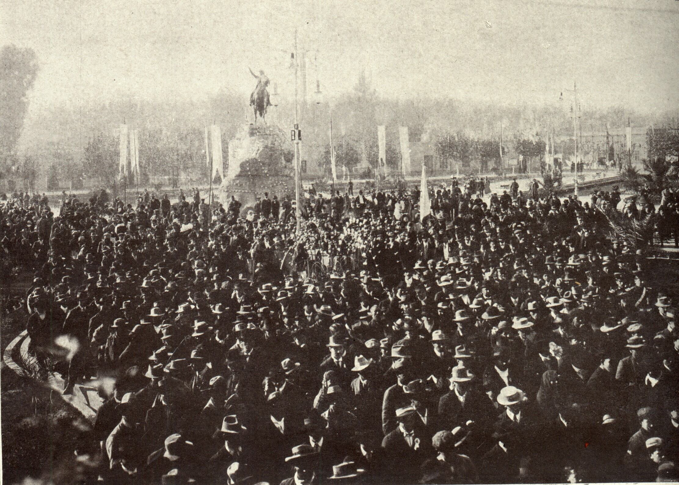 La emblemática plaza San Martín de la Ciudad de Mendoza cumple 120 años.