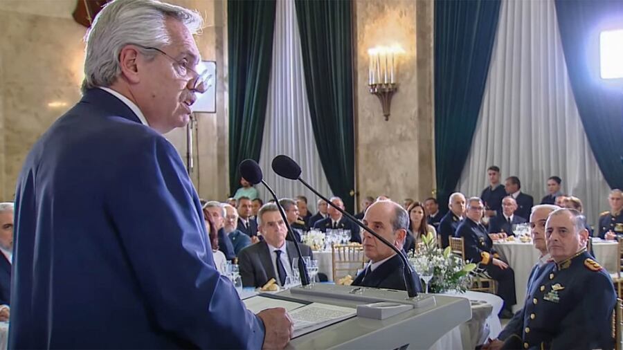 El presidente Alberto Fernández anunció un “proceso de regularización salarial” para las Fuerzas Armadas. Foto: Gentileza