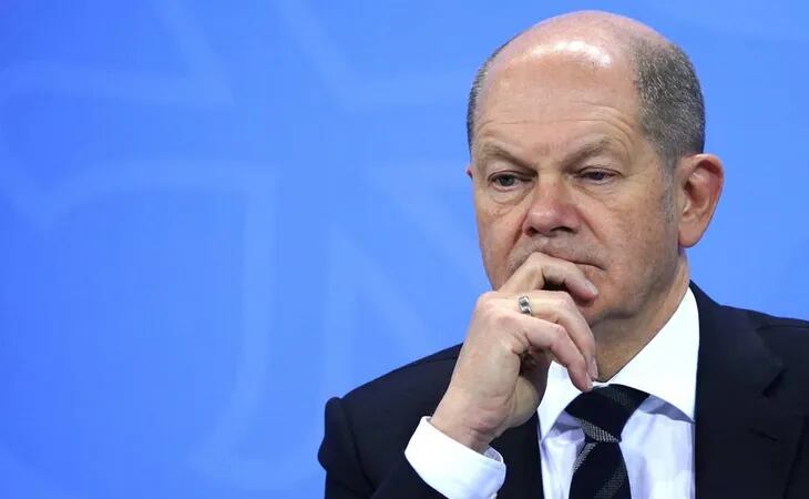 Olaf Scholz, primer ministro alemán, en crisis por las sanciones aplicadas a Rusia y el apoyo a Ucrania que ha desfinanciado sectores clave para la economía de su país.