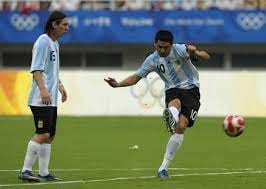 Riquelme: El único futbolista en la historia que jugó con Maradona, Messi e Iniesta