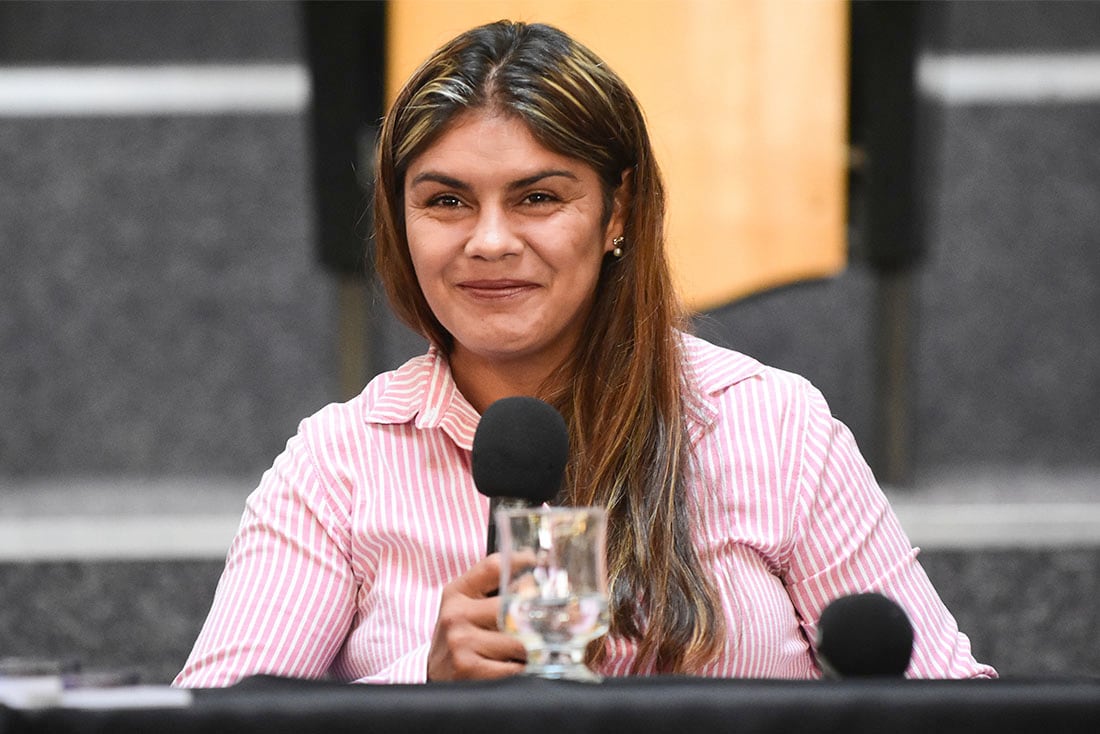 Yésica Marcos se muestra feliz por la obra literaria, además de estar con trabajo y con proyectos para volver a subirse al ring. Foto: Mariana Villa  / Los Andes