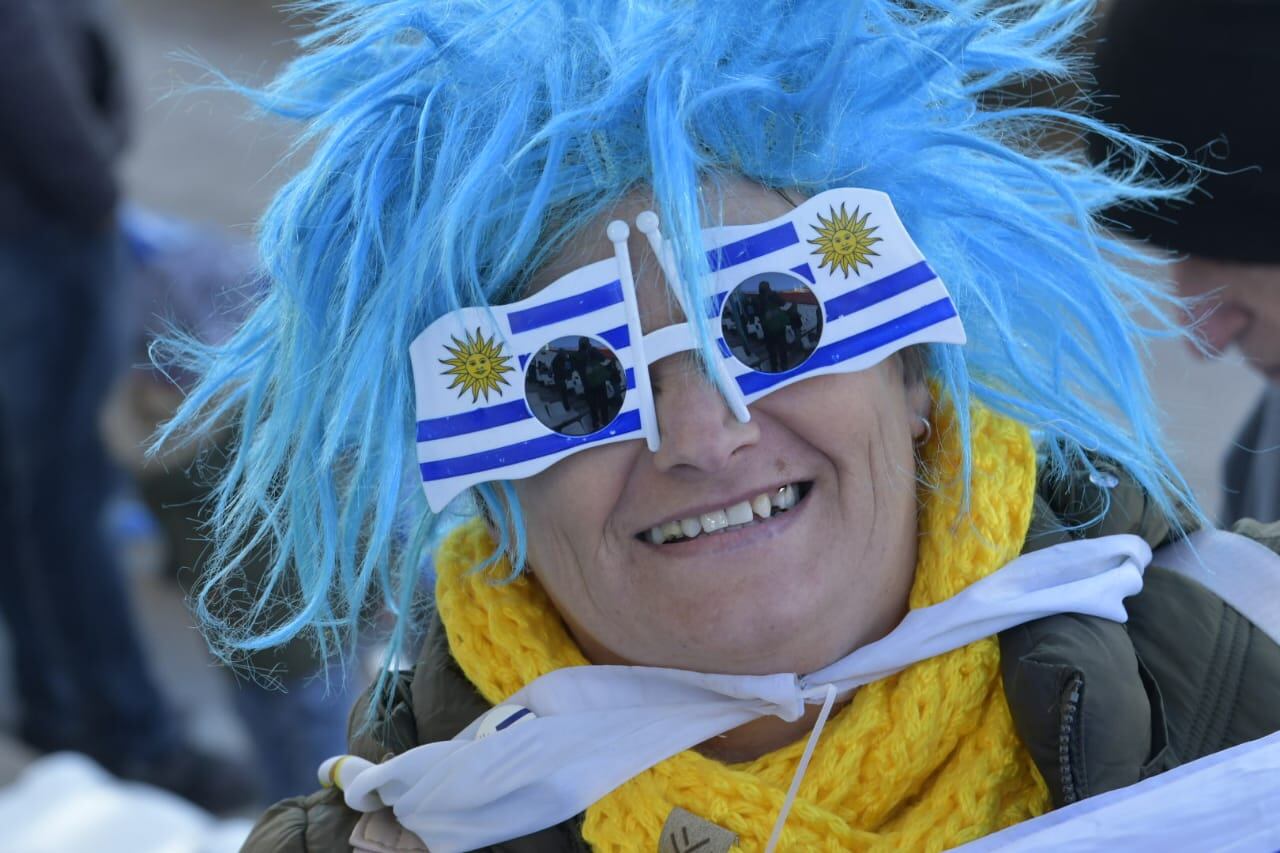 El público uruguayo copó el estadio Malvinas Argentinas. / Orlando Pelichotti (Los Andes).