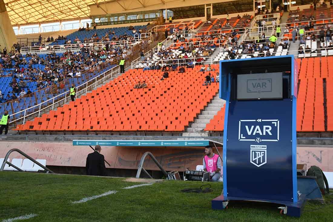 El VAR, presente en el Malvinas Argentinas. / José Gutiérrez - Los Andes