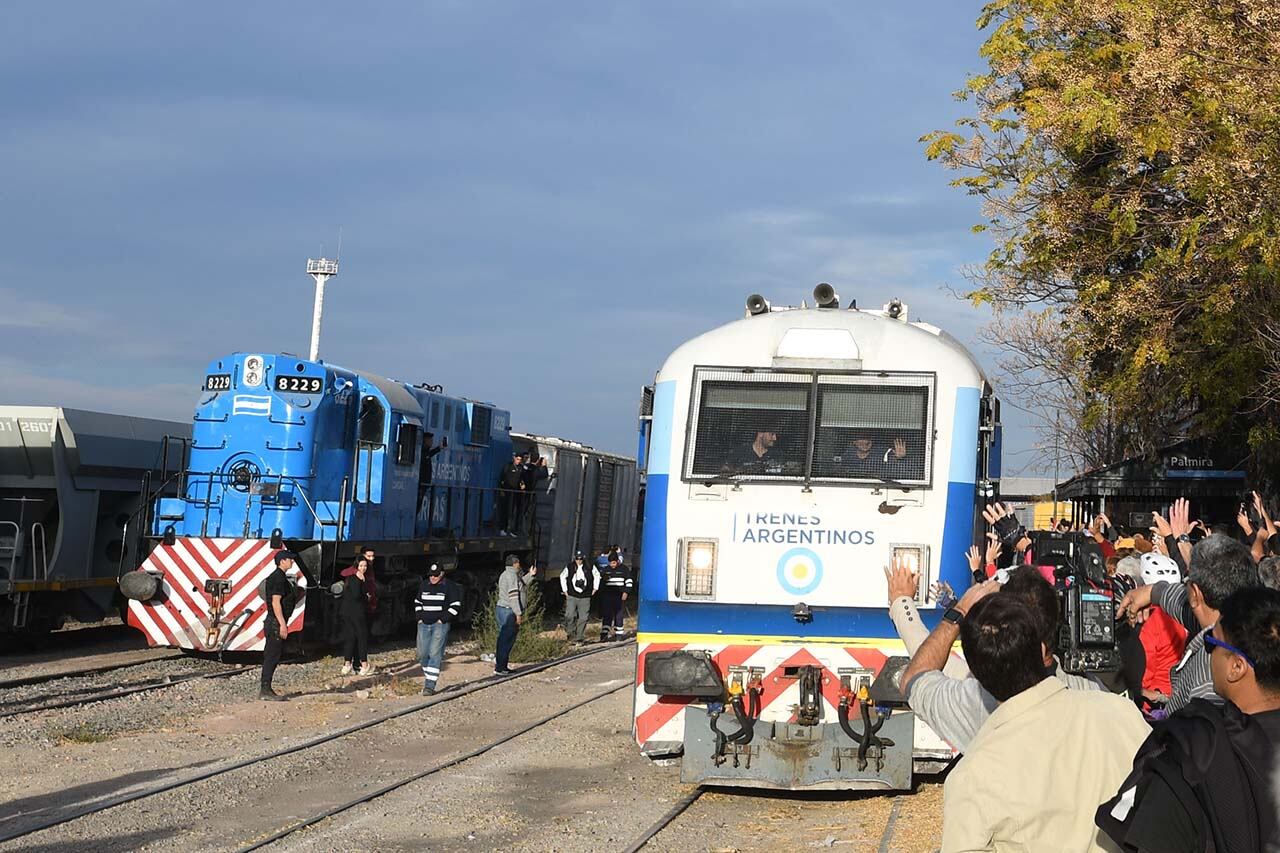 03 de junio de 2023 El tren llega a Palmira proveniente de Buenos Aires por primera vez con pasajeros en décadas. Foto: Marcelo Rolland