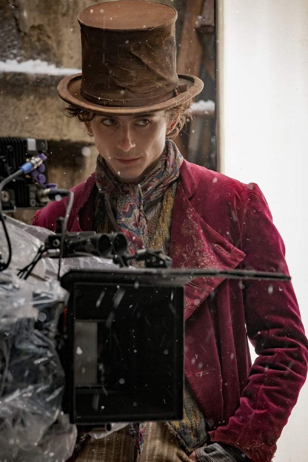 Primera imágenes de Timothée Chalamet como Willy Wonka.