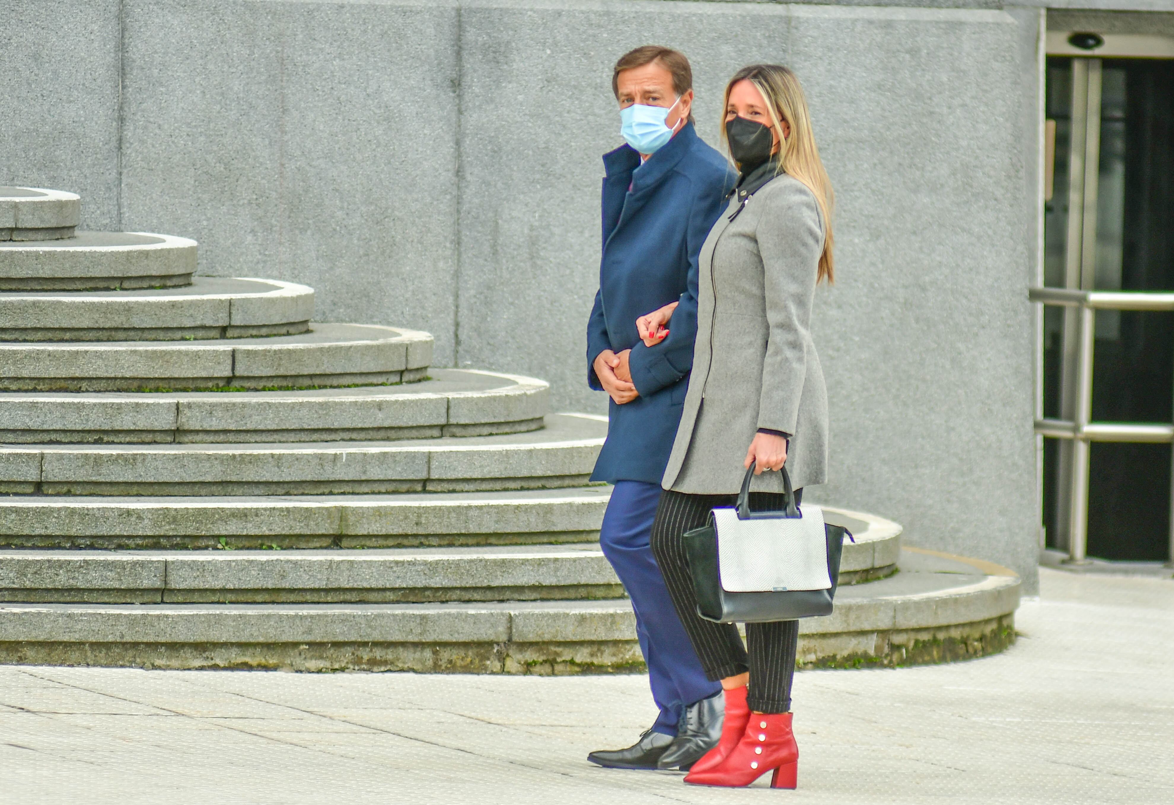 El gobernador Rodolfo Suarez junto a su esposa Fabiana Calleja ingresando al CCK foto Federico Lopez Claro