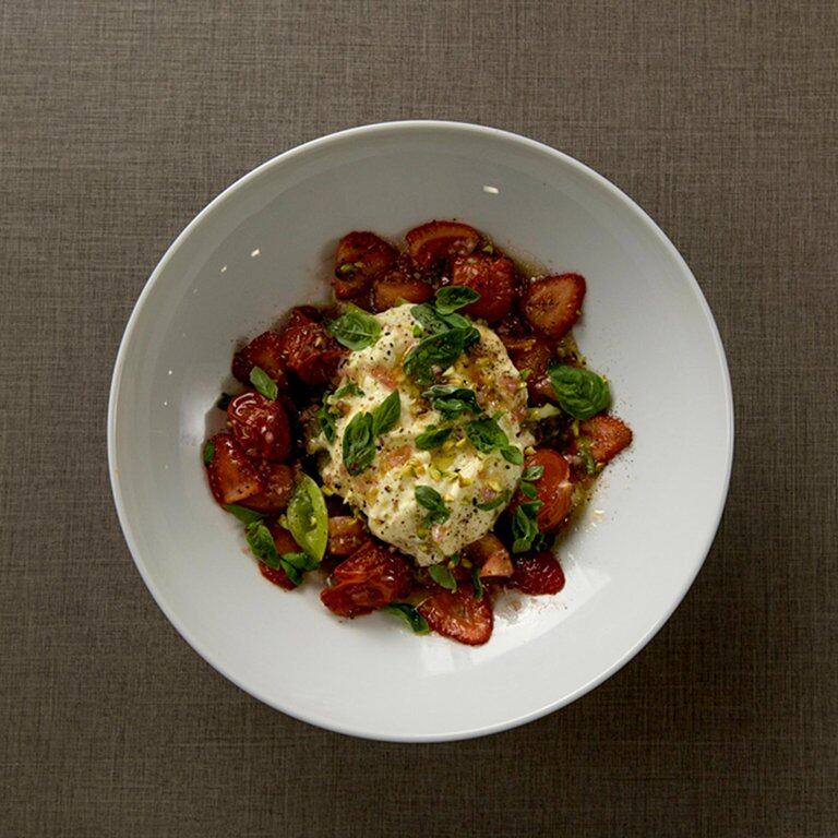 Burrata con ensalada como entrada