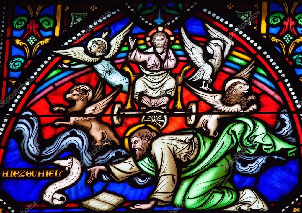 Detalle de un vitral, de la Catedral de Bruselas (Bélgica), que representa Querubines y un Carruaje, visión del profeta Ezequiel.