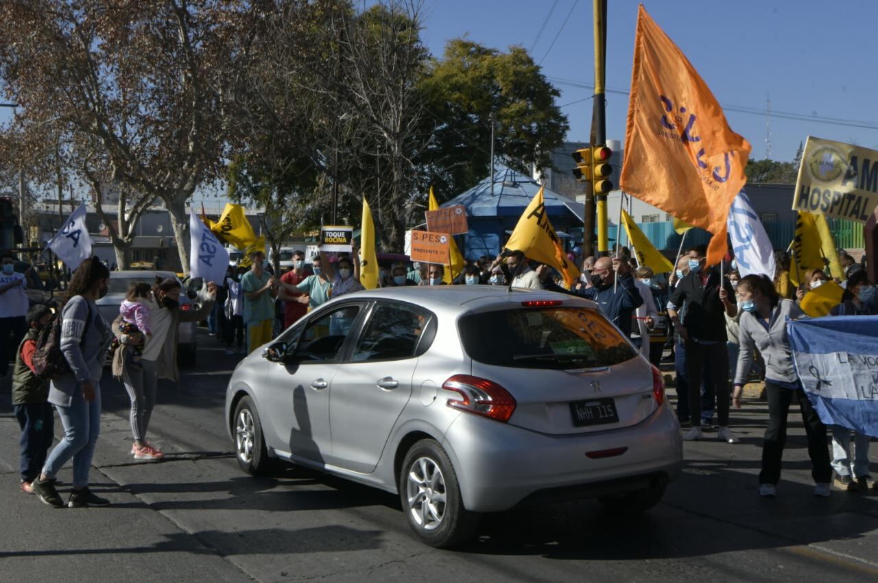 EL paro será por 48 horas y se extenderá entre las 0 del jueves y las 0 del sábado próximo. Ampros garantizó la atención de urgencias.