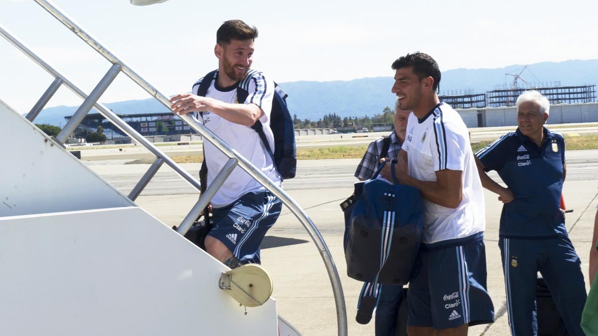 Guzmán compartió varios años en el seleccionado con Messi.