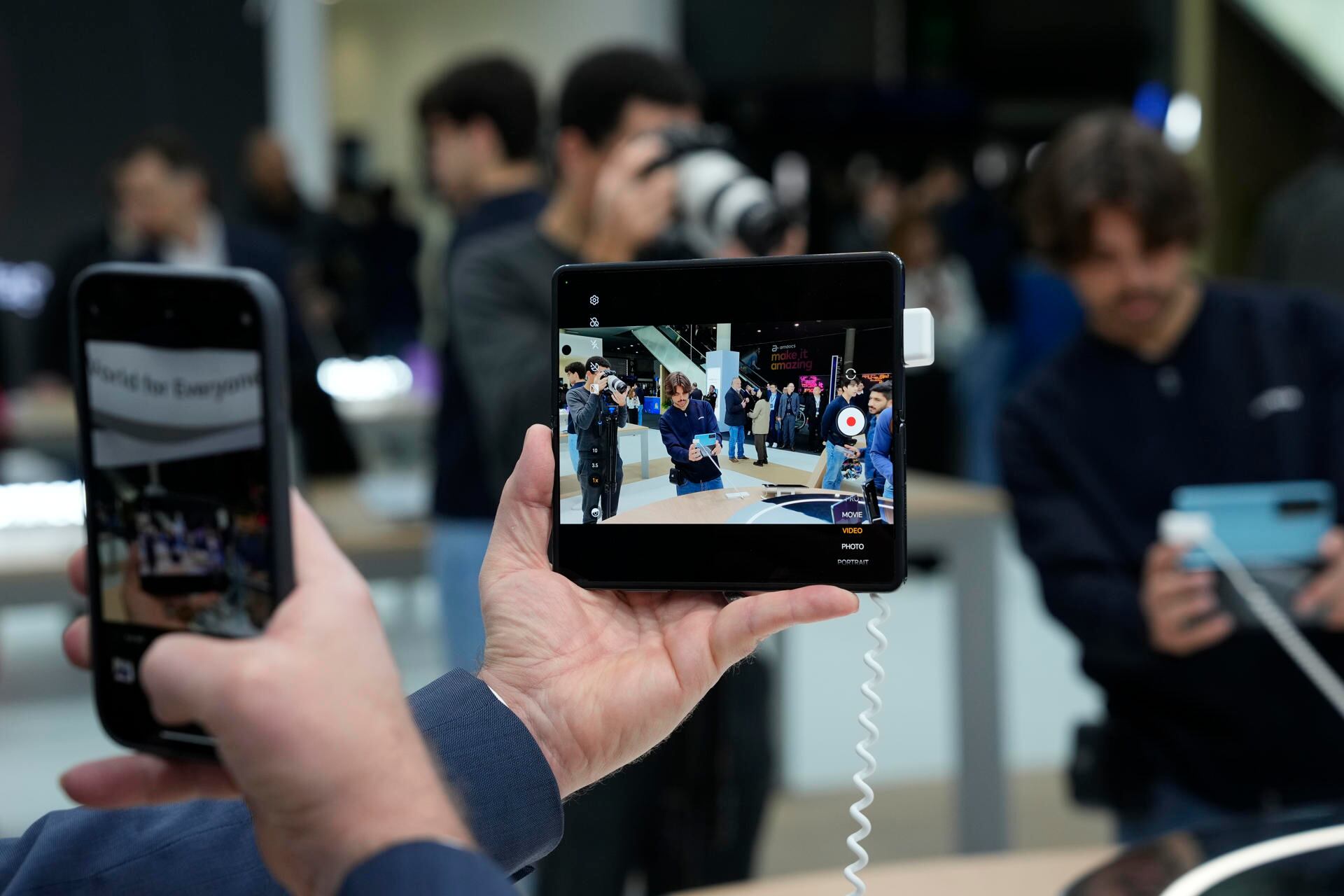 Las pantallas y lentes fueron lo mejor del Mobile World Congress de Barcelona. Foto: EFE