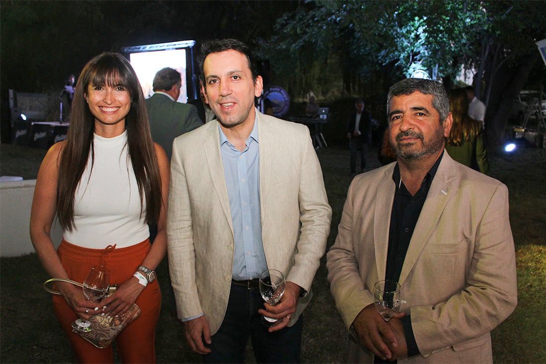 60° Aniversario de la Cámara de Comercio de Tunuyán. Hilda López, Tadeo García Zalazar y Omar Sorroche. Foto: Nicolás Guevara.