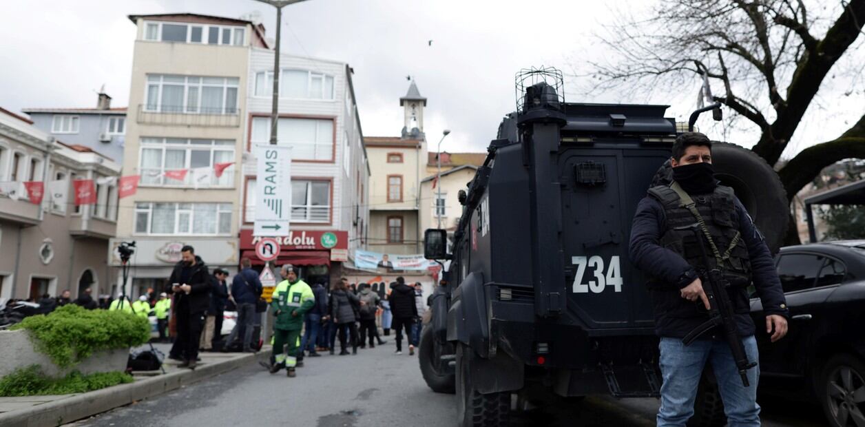 Los agresores armados atacaron la iglesia de Santa María en el distrito de Sariyer a las 11:40 de la mañana. Gentileza: Clarín.