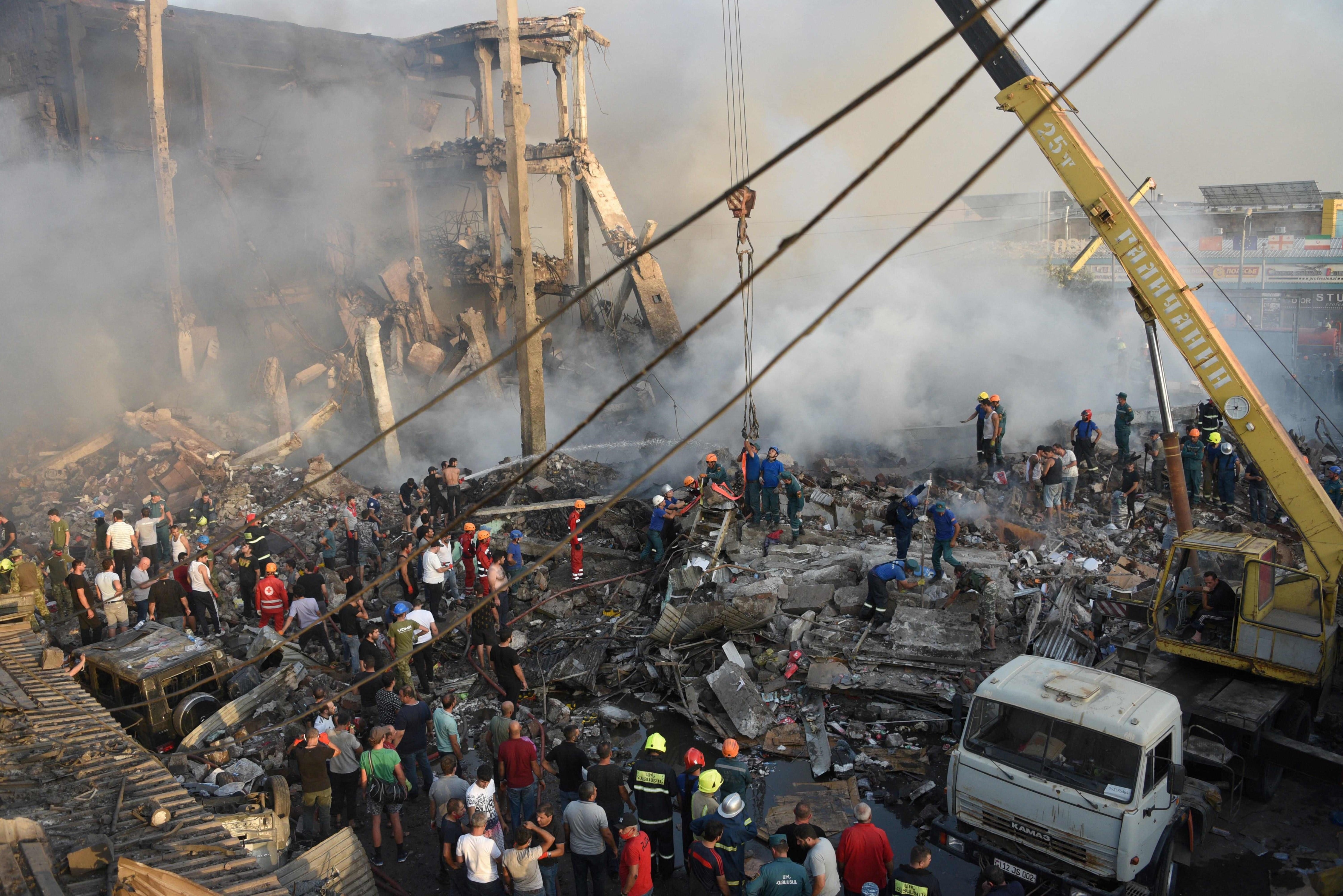 Al menos seis personas murieron y 60 resultaron heridas tras una explosión en la capital de Armenia. AFP