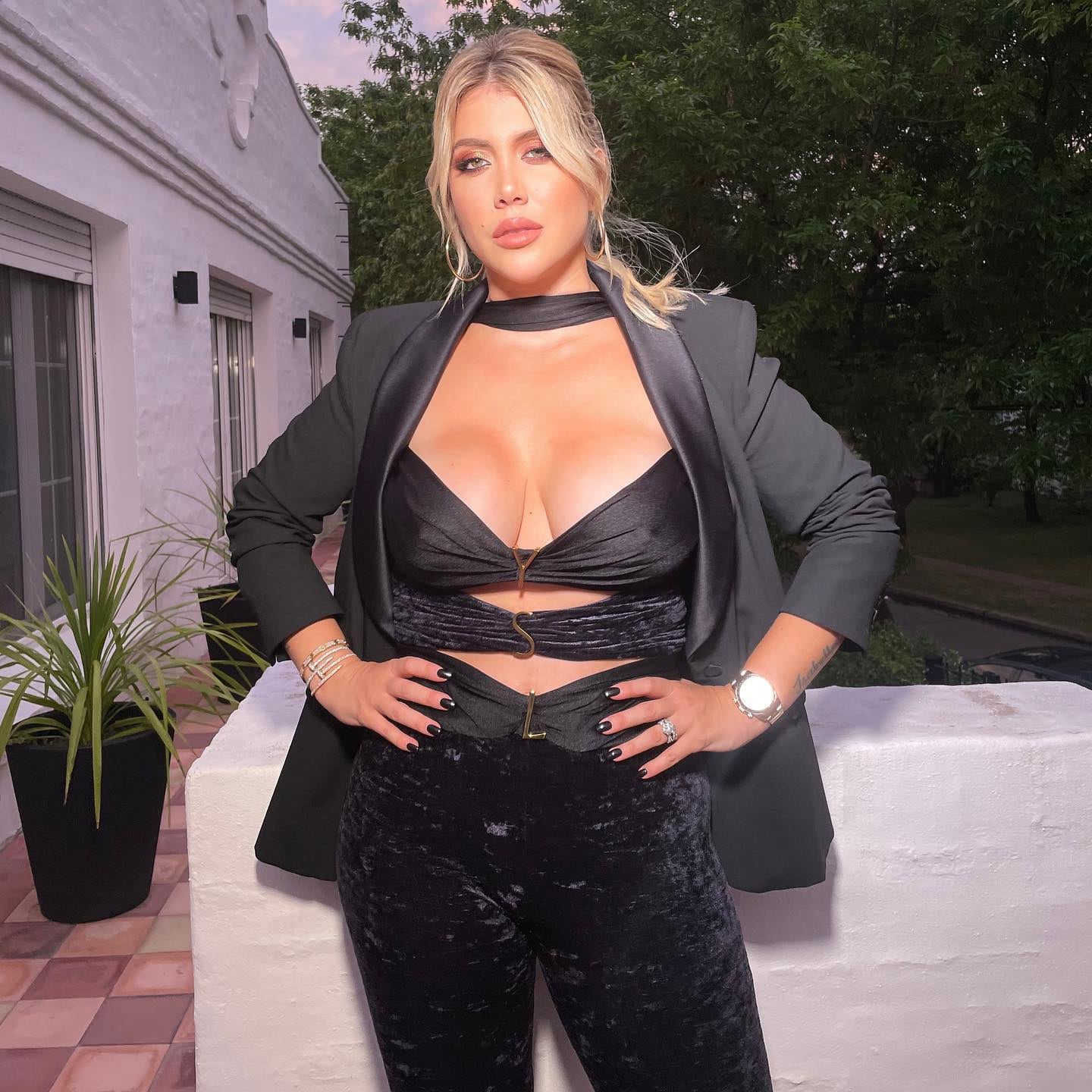 Wanda Nara se despidió de Buenos Aires con un look que se robó todas las miradas.