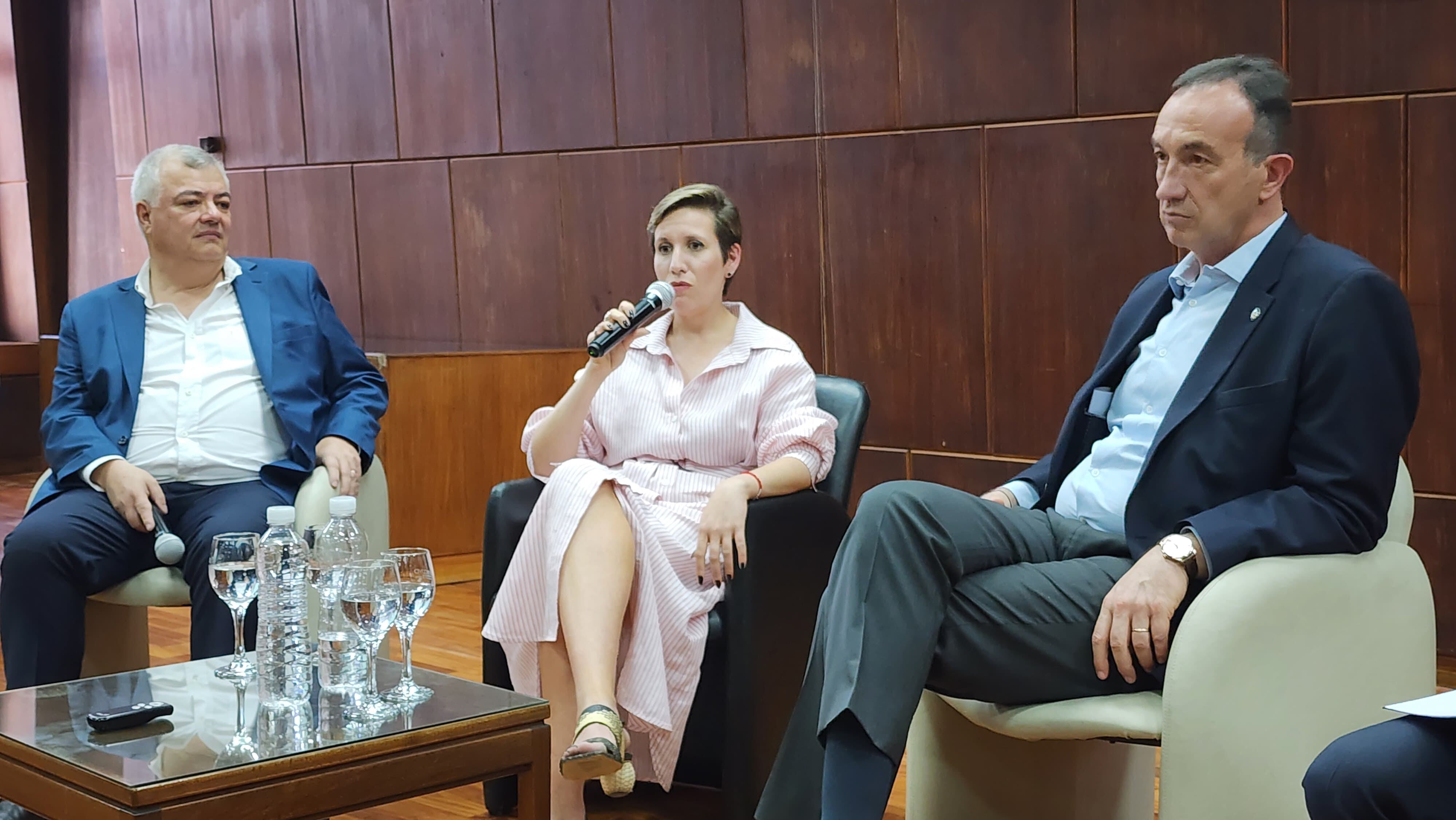 Carlos Tassaroli, Jimena Latorre y Gabriel Fidel en el Foro de Energía. Foto: Los Andes