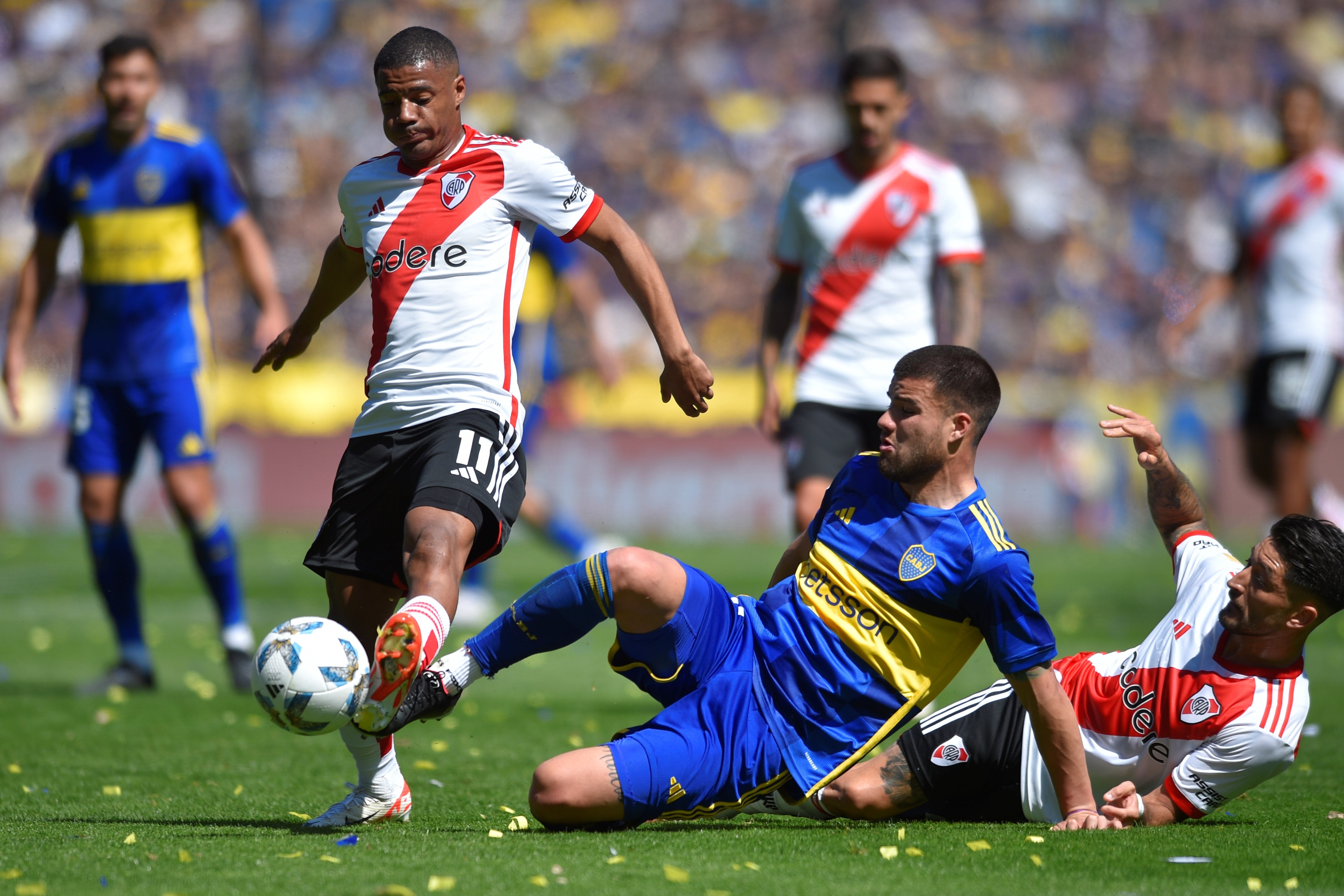 Nicolás De La Cruz fue la figura del Superclásico (AP)