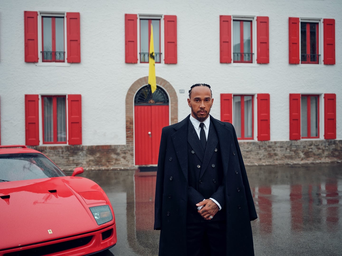 Lewis Hamilton en la sede de Ferrari en Maranello