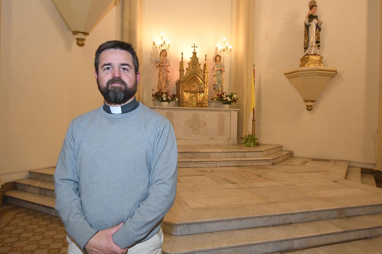 Horacio Day cura párroco de la iglesia San Vicente Ferrer
Foto: José Gutierrez / Los Andes