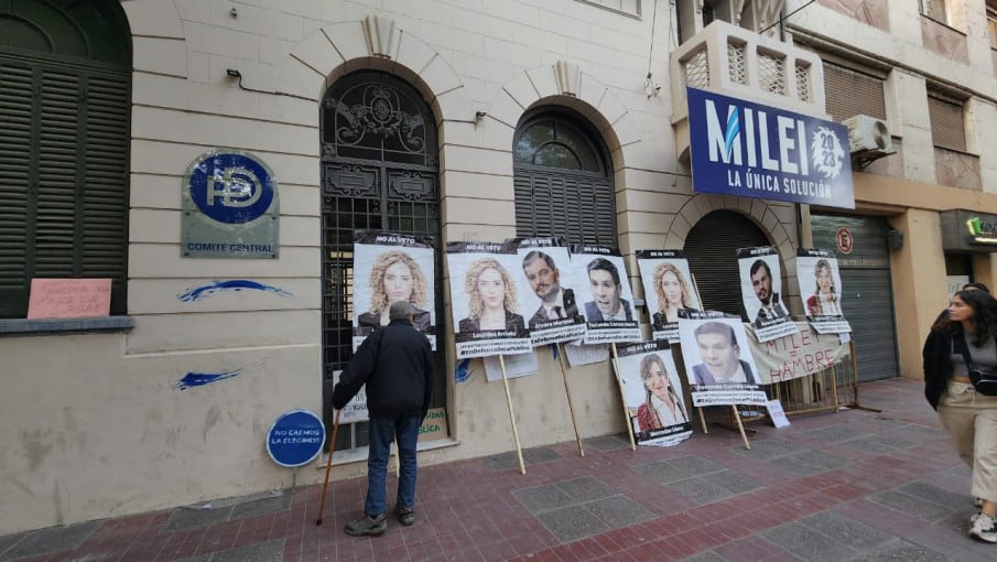 Desde el PD denunciaron actos vandálicos por pensar distinto.