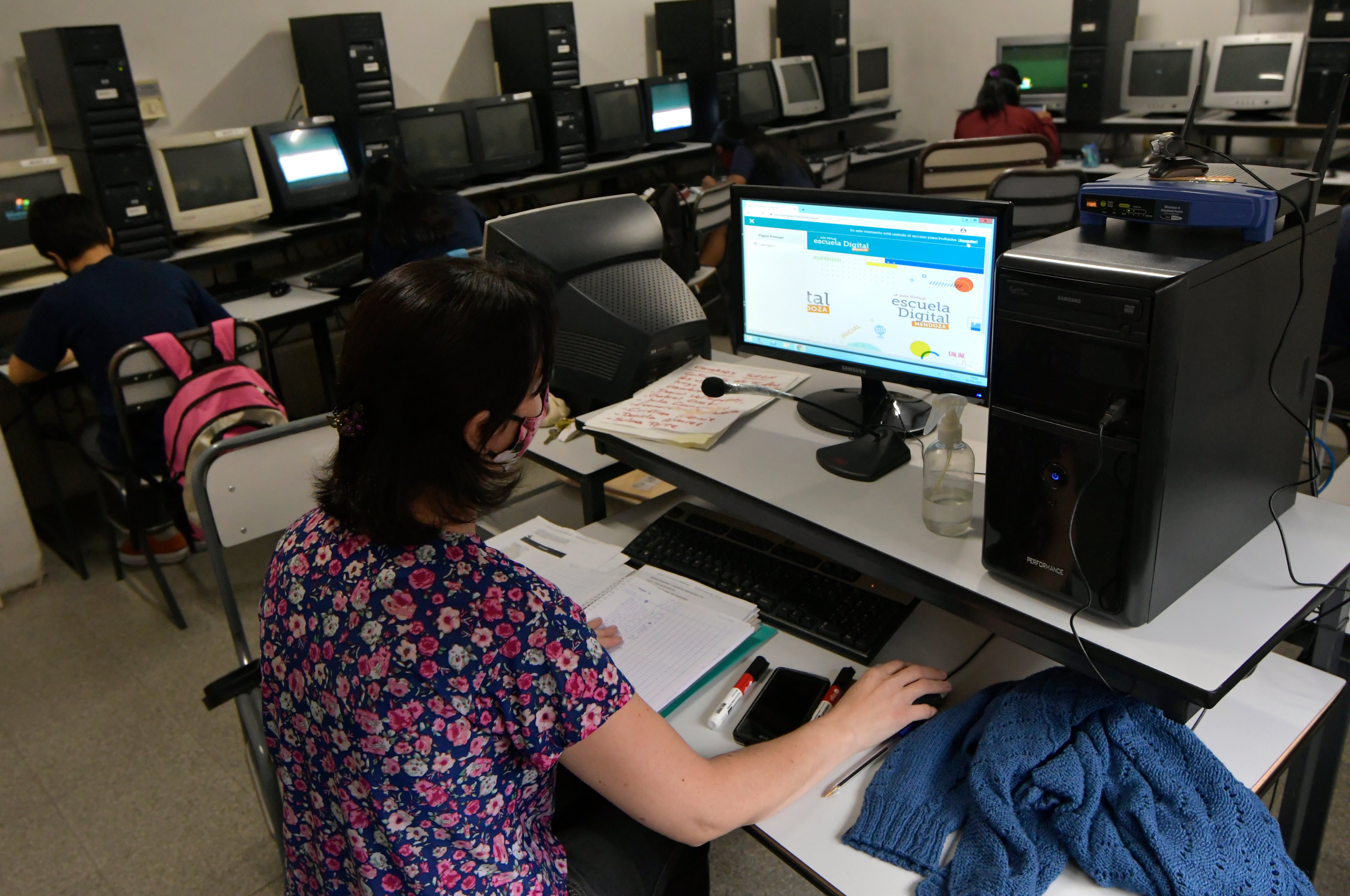 Los docentes pueden acceder todos, siempre y cuando acrediten que dan clases en colegios públicos o privados.
Foto: Orlando Pelichotti / Los Andes 
